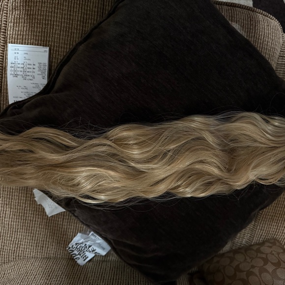 Victoria's Secret Wavy Blonde Hair Extensions - Picture 2 of 4